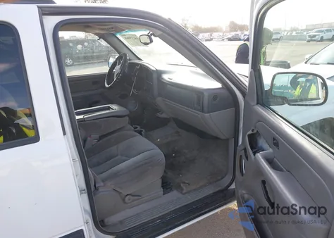 2005 Chevrolet Suburban 1500 Ls z USA, uszkodzony, nr VIN 3GNEC16Z55G116569